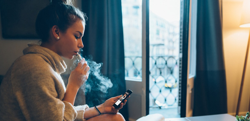 Teen smoking e-cigarrette